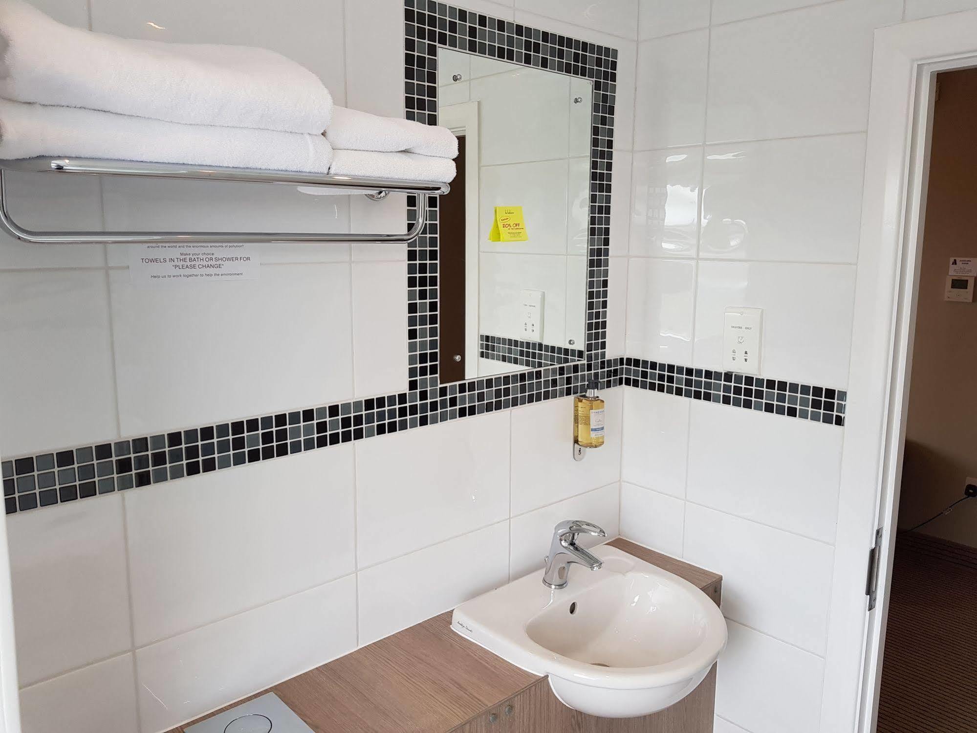 Antoinette Hotel Wimbledon Londyn Zewnętrze zdjęcie
