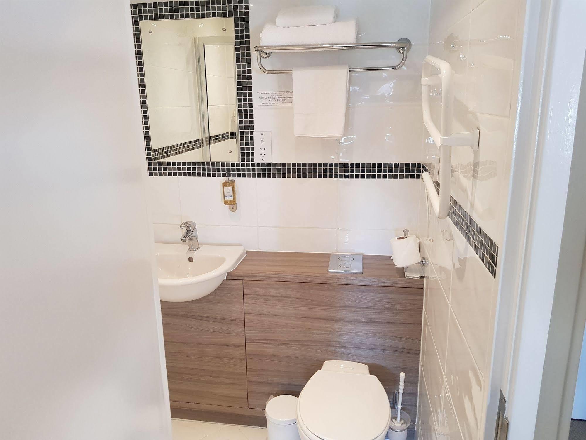 Antoinette Hotel Wimbledon Londyn Zewnętrze zdjęcie